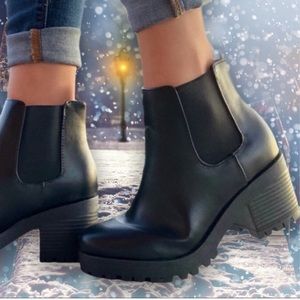 Soda Jaber Black Chelsea Lug Sole Slip On Bootie